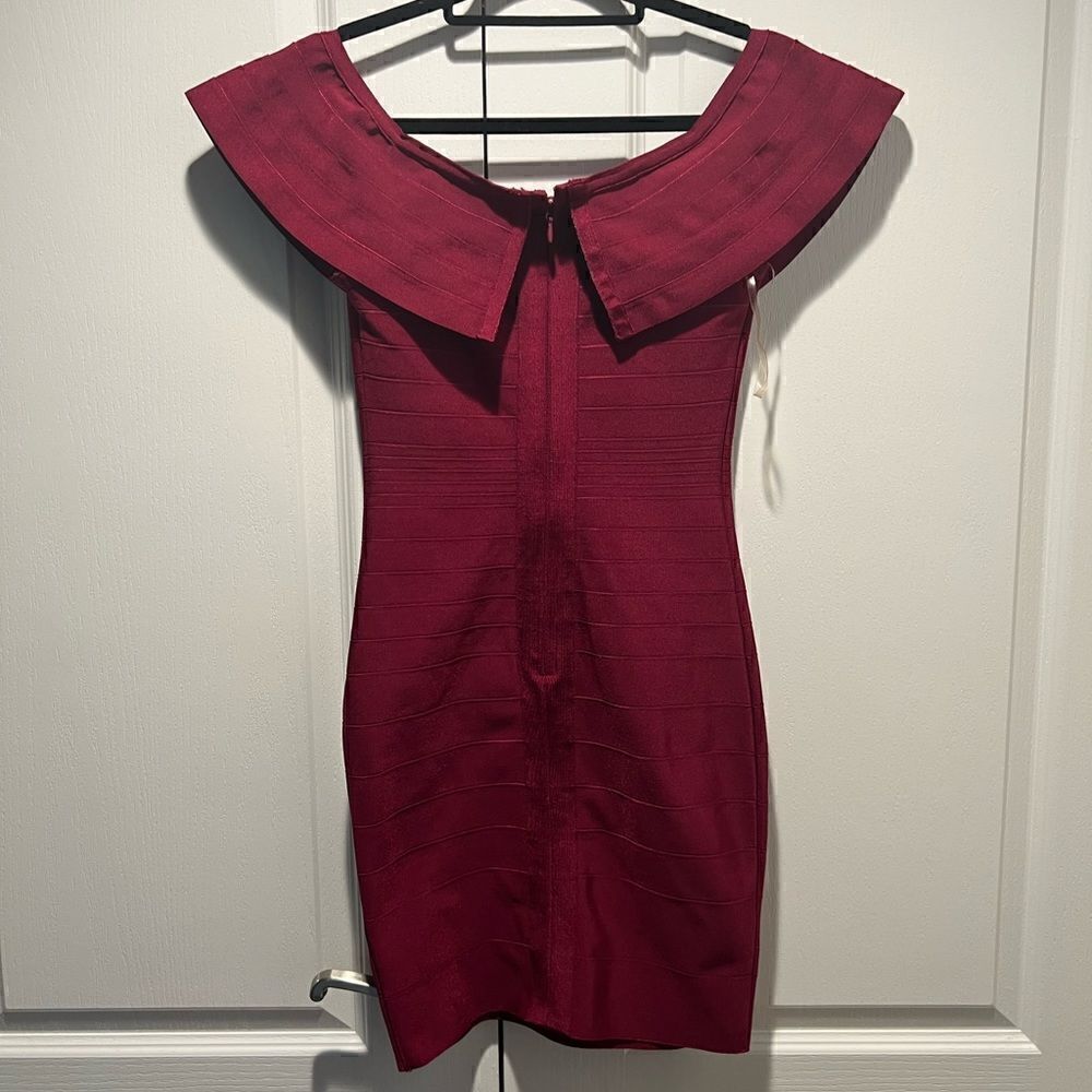 WOW Couture Bandage Isaura Bandage Off Shoulder Dress (Merlot) - Picture 3 of 4